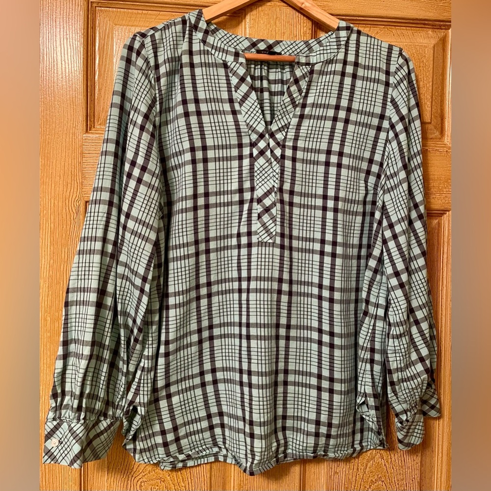 Women’s Talbots Plaid Split-Neck Top in Mint/Teal size Large EUC
